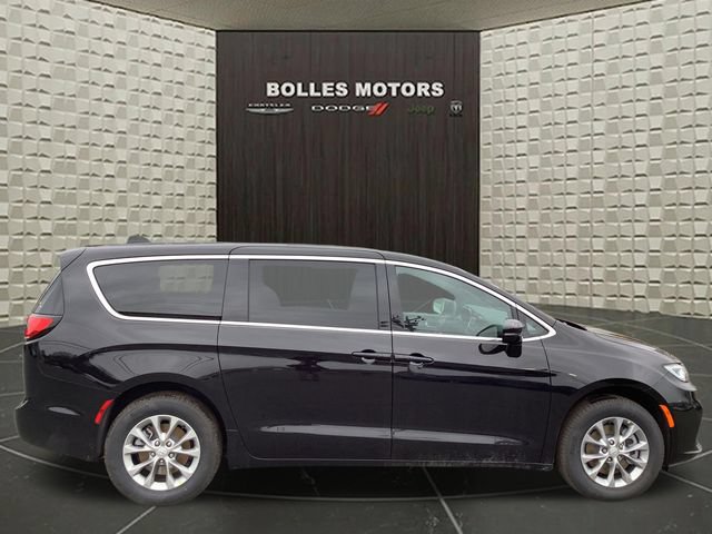 New 2026 Chrysler Pacifica Select AWD/4WD image 1