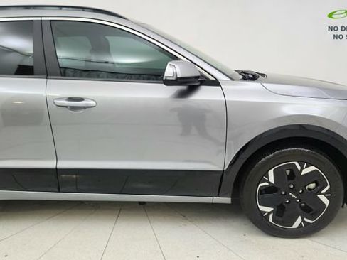 Used 2024 Kia Niro Wave w/ Wave Preserve Package FWD image 7