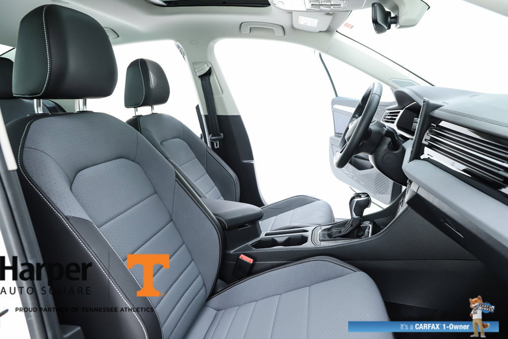 Used 2025 Volkswagen Jetta SE w/ Sunroof Package FWD image 34