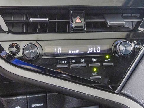 Used 2022 Toyota Camry SE w/ Cold Weather Package FWD image 26