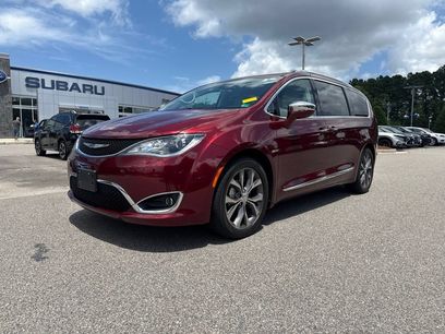 Used 2017 Chrysler Pacifica Limited w/ Tire & Wheel Group
