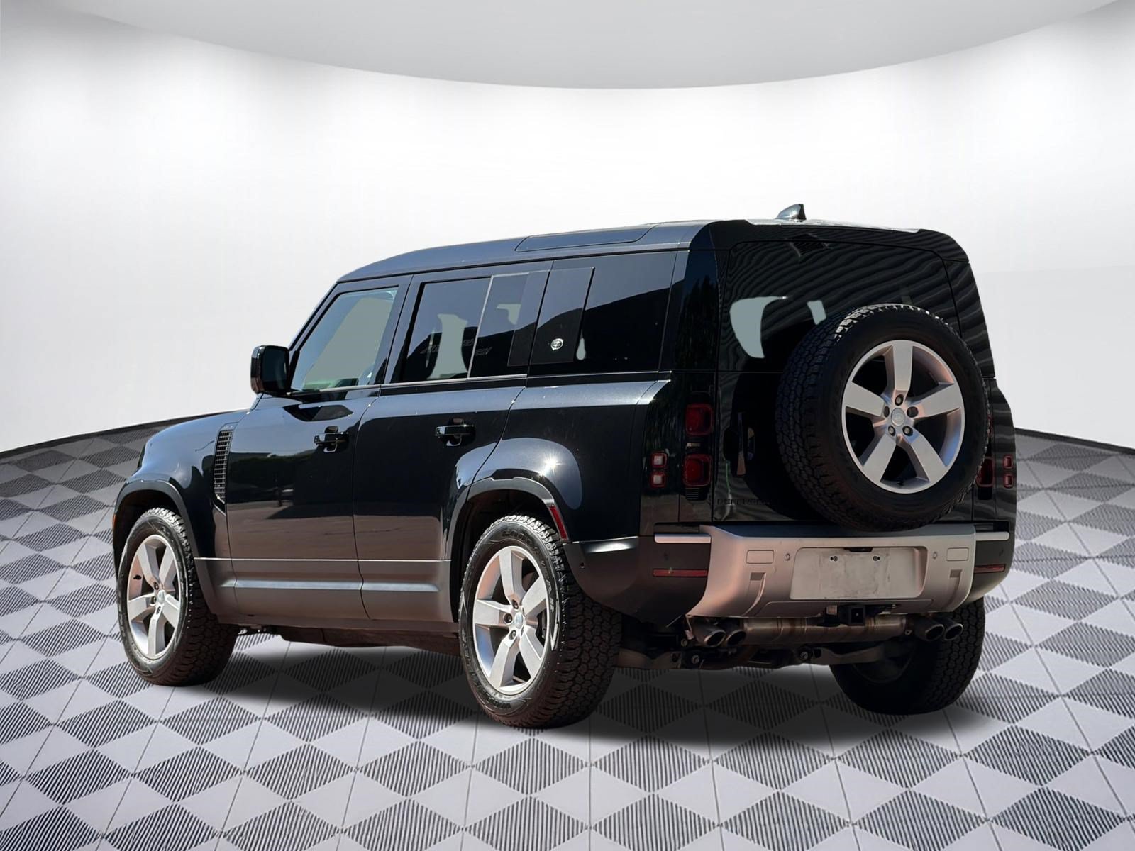 Certified 2024 Land Rover Defender 110 SE AWD/4WD image 3