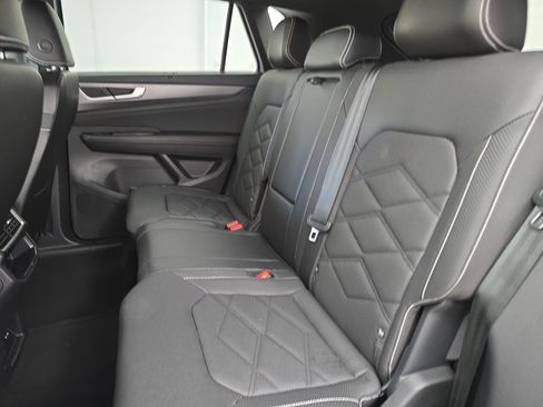 Certified 2024 Volkswagen Atlas Cross Sport SE image 14