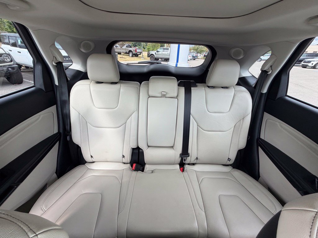 Used 2016 Ford Edge Titanium w/ Technology Package AWD/4WD image 15