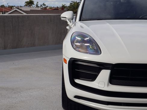 Certified 2023 Porsche Macan image 12
