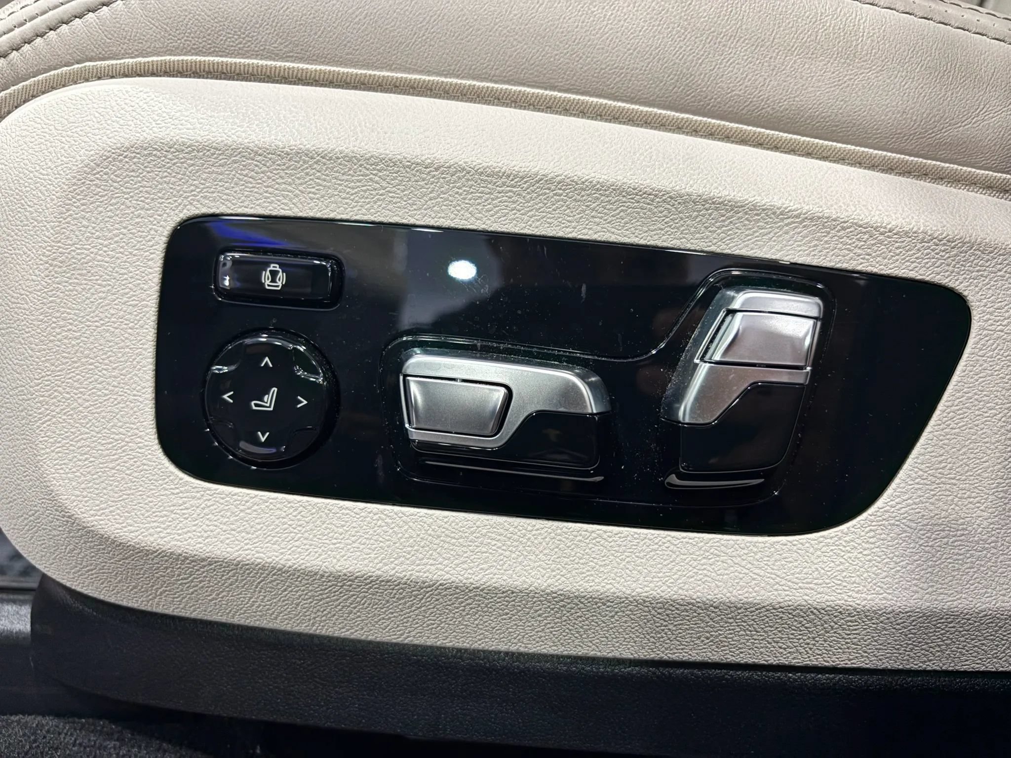 Used 2026 BMW X5 M60i w/ Executive Package AWD/4WD image 17