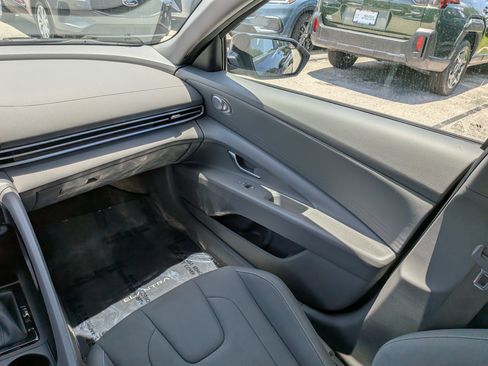 Used 2024 Hyundai Elantra SEL FWD image 17