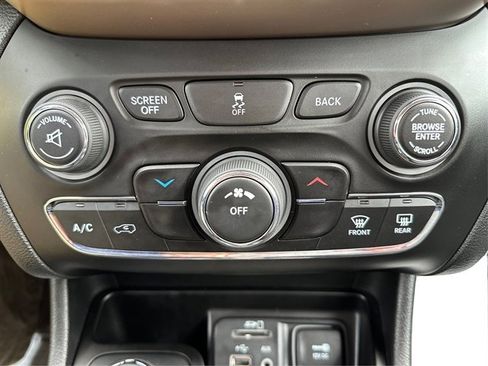 Used 2014 Jeep Cherokee Latitude w/ Cold Weather Group image 35