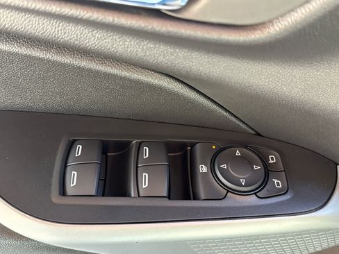 Certified 2025 Chevrolet Trax LS image 9