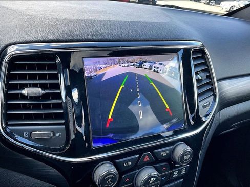 Used 2019 Jeep Grand Cherokee Altitude image 14