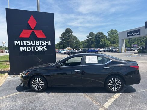 Used 2025 Nissan Altima 2.5 SV FWD image 6