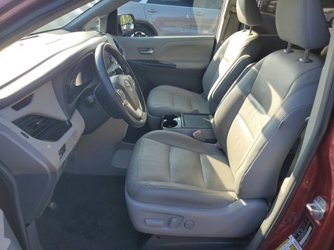 Used 2019 Toyota Sienna L image 23