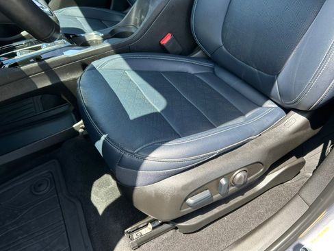 Used 2023 Chevrolet Bolt EUV Premier FWD image 13