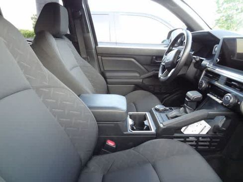 Used 2025 Toyota Tacoma SR5 AWD/4WD image 12