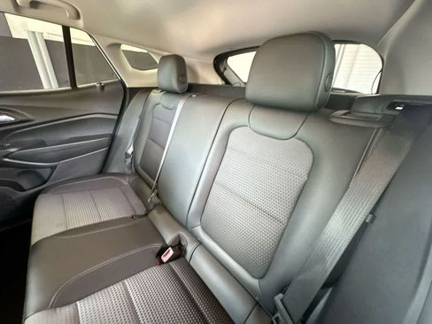 Used 2025 Chevrolet Trax LT w/ LT Convenience Package FWD image 22