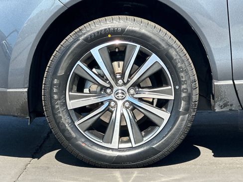 Used 2024 Toyota Venza LE AWD/4WD image 26