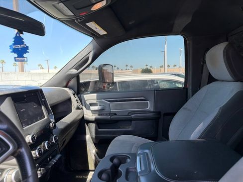 Used 2022 RAM 3500 Big Horn RWD image 34