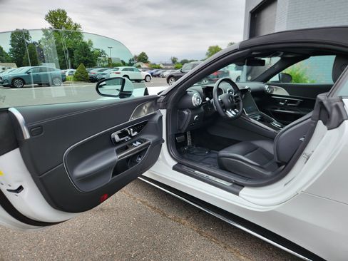 Used 2022 Mercedes-Benz SL 55 AMG 4MATIC image 28