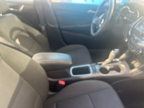 Used 2017 Chevrolet Cruze LT w/ Convenience Package FWD image 4