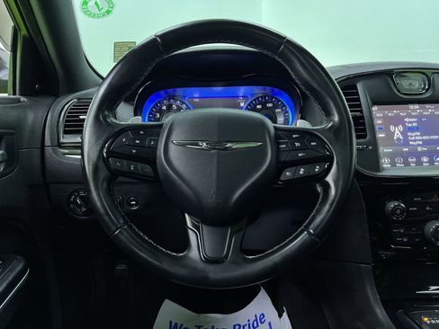Used 2018 Chrysler 300 S w/ 300S Premium Group RWD image 19