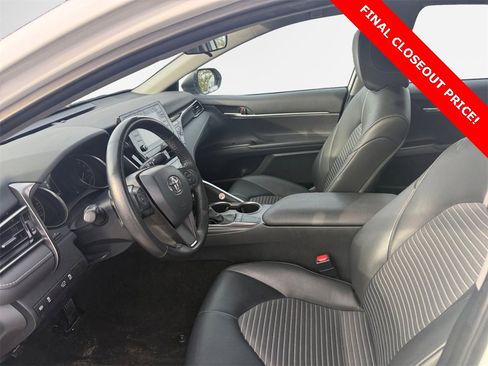 Used 2023 Toyota Camry SE image 9