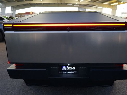 Used 2024 Tesla Cybertruck AWD Crew Cab image 4