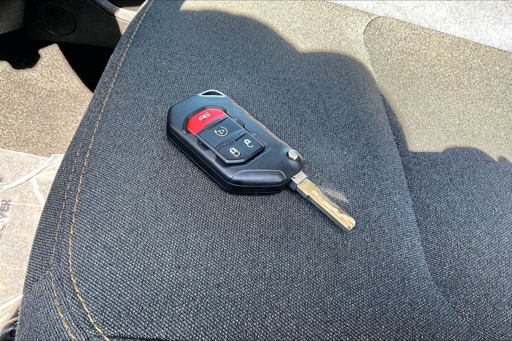 Used 2024 Jeep Wrangler Unlimited Sahara AWD/4WD image 35