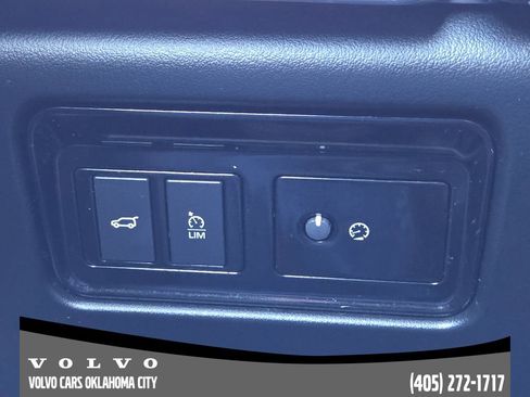 Used 2020 Jaguar F-PACE SVR image 21