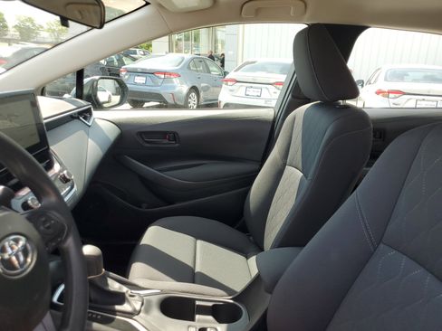 Used 2025 Toyota Corolla LE image 17