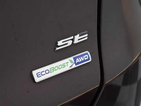 Used 2017 Ford Fusion SE w/ Fusion SE Technology Package image 28