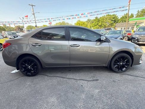 Used 2017 Toyota Corolla SE w/ Carpet Mat Package (TMS) FWD image 4