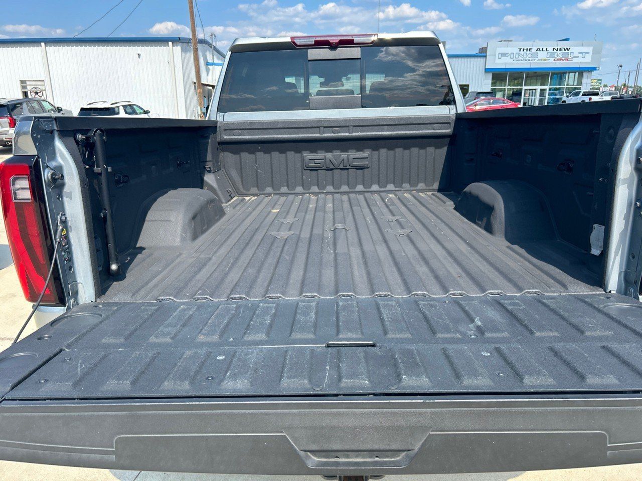 Used 2024 GMC Sierra 2500 SLT w/ SLT Premium Package AWD/4WD image 7