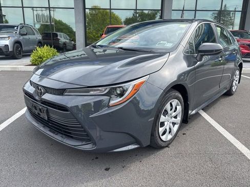 Used 2023 Toyota Corolla LE w/ Carpet Mat Package (TMS) FWD image 2