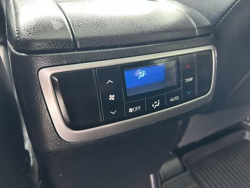 Used 2017 Toyota Highlander XLE AWD/4WD image 15