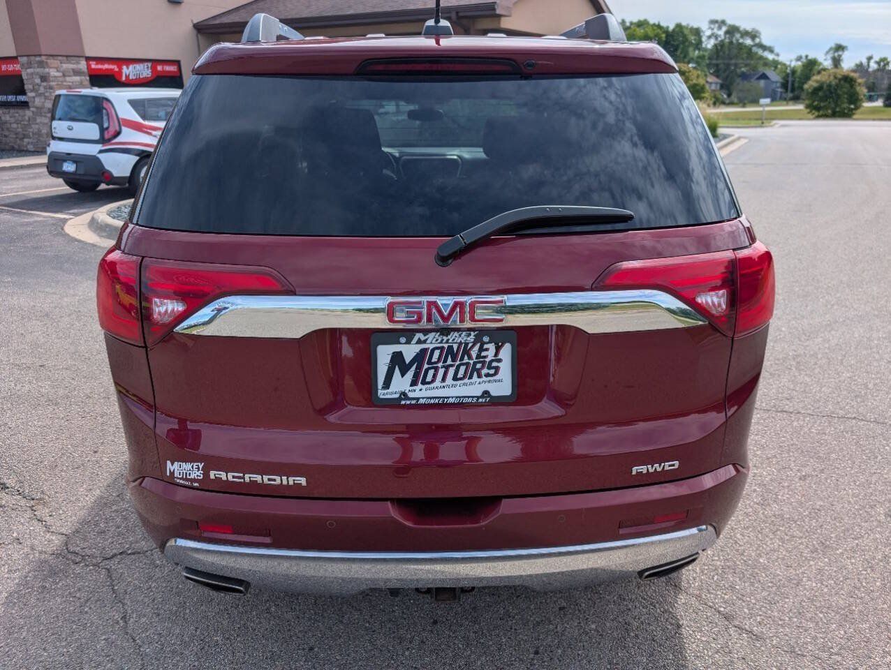 Used 2017 GMC Acadia Denali w/ Technology Package AWD/4WD image 7