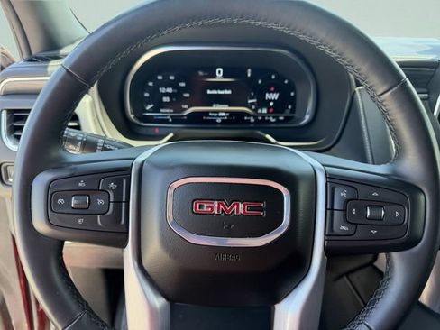 Used 2024 GMC Yukon XL SLT AWD/4WD image 33