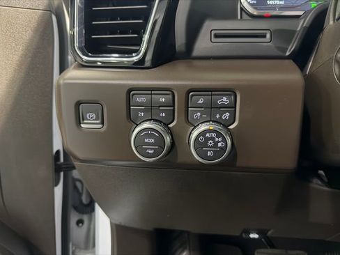 Used 2023 GMC Sierra 1500 Denali AWD/4WD image 26