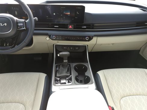 New 2026 Kia Carnival EX image 17