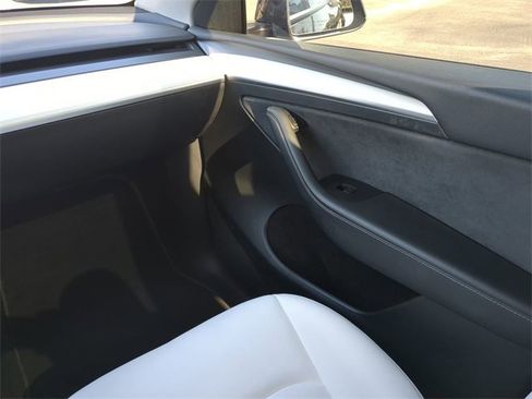 Used 2022 Tesla Model Y Performance image 20