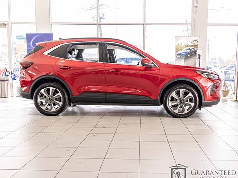 Used 2024 Ford Escape Platinum image 10