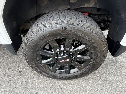 Used 2024 GMC Sierra 2500 AT4 w/ AT4 Premium Plus Package image 17