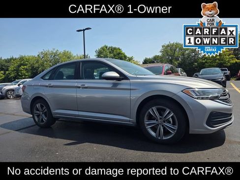 Used 2023 Volkswagen Jetta SE w/ Panoramic Sunroof Package FWD image 3