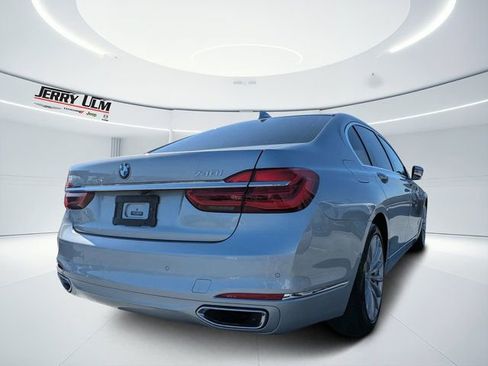 Used 2019 BMW 740i w/ Cold Weather Package RWD image 3