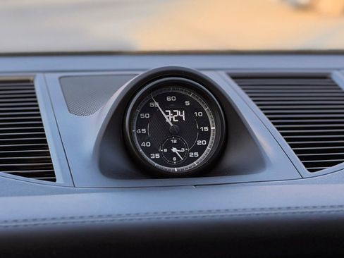 Used 2023 Porsche Macan Turbo image 15