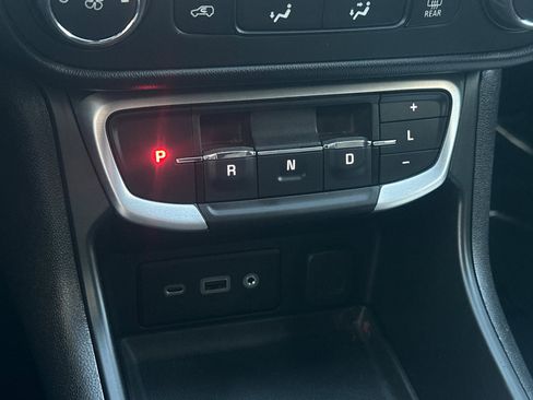 Used 2024 GMC Terrain SLE w/ Elevation Edition image 28