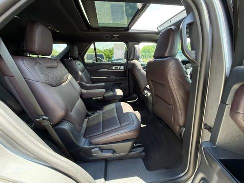 Used 2025 Ford Explorer Platinum w/ Ultimate Package AWD/4WD image 11
