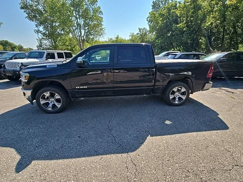Used 2023 RAM 1500 Laramie AWD/4WD image 3