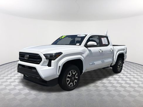 Certified 2024 Toyota Tacoma SR5 AWD/4WD image 3