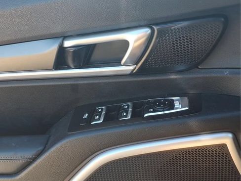 Used 2020 Kia Telluride S FWD image 16