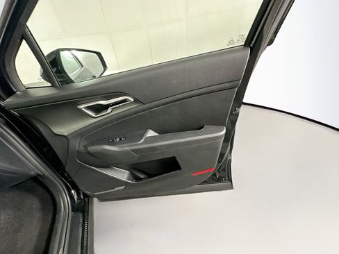 Used 2025 Kia Sportage LX image 30